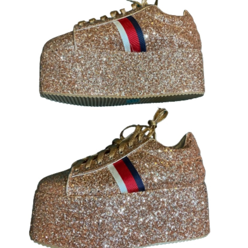 Chunky glitter platforms.